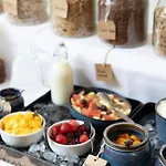 The Clarence Gardens Hotel, Bw Signature Collection Hotel