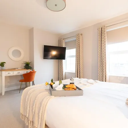 The Clarence Gardens 4*