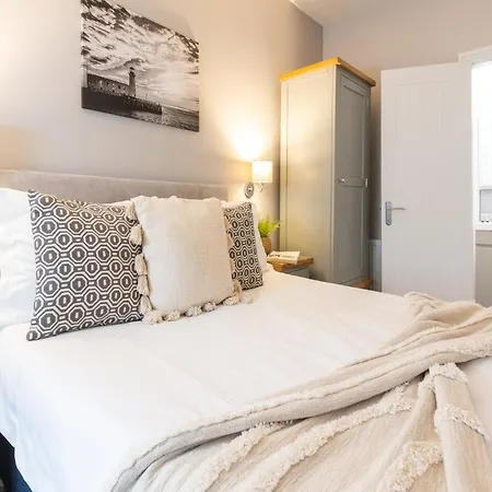 The Clarence Gardens 4*