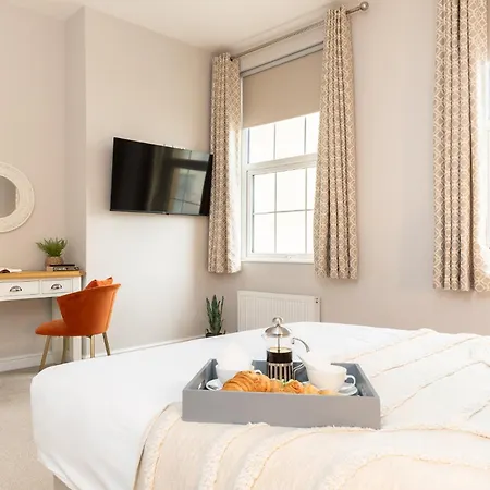 Hotel The Clarence Gardens 4*
