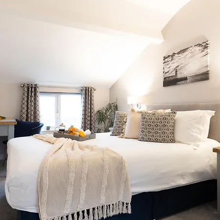 The Clarence Gardens Hotel, BW Signature Collection Hotell