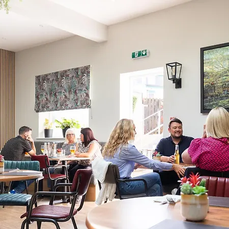 The Clarence Gardens Hotel 4*