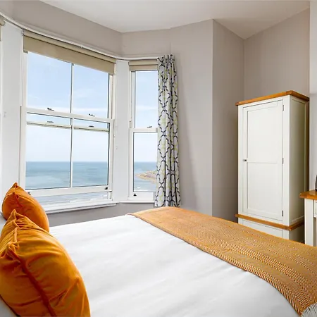 Hotel The Clarence Gardens 4*