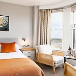 The Clarence Gardens Hotel, Bw Signature Collection 酒店 4*