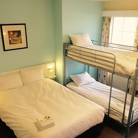 The Clarence Gardens 4*
