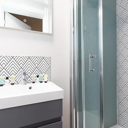Hotel The Clarence Gardens 4*