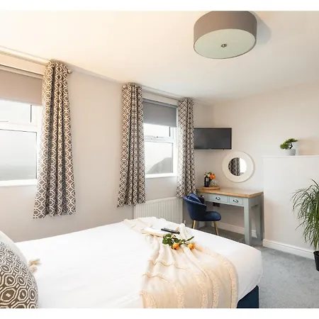 The Clarence Gardens Hotel, Bw Signature Collection 4*