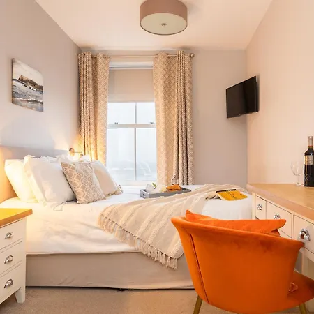 The Clarence Gardens Hotel, Bw Signature Collection