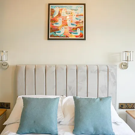 Hotel The Clarence Gardens Hotel, Bw Signature Collection 4*