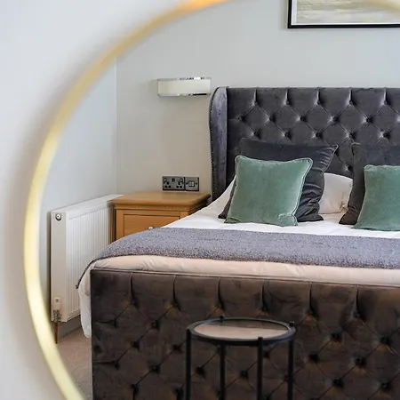 The Clarence Gardens Hotel, Bw Signature Collection 4*