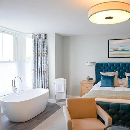 The Clarence Gardens Hotel, Bw Signature Collection 4*