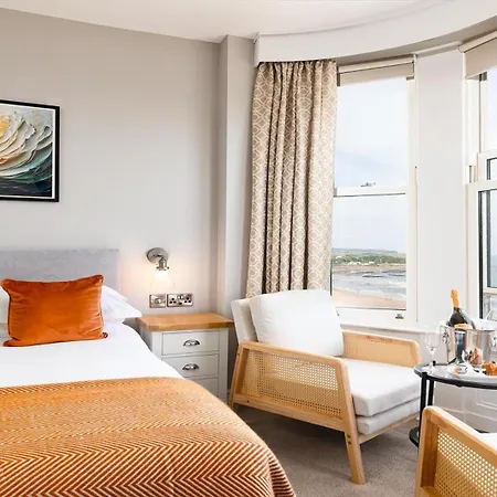 The Clarence Gardens Hotel, Bw Signature Collection Hotel 4*