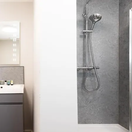 The Clarence Gardens Hotel, Bw Signature Collection 4*