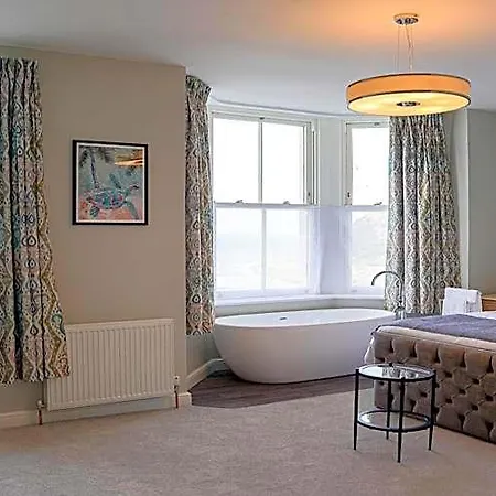 The Clarence Gardens Hotel, Bw Signature Collection 호텔 4*