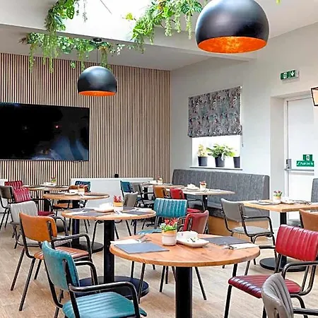 The Clarence Gardens Hotel, Bw Signature Collection 4*