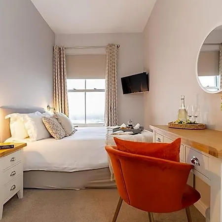 The Clarence Gardens Hotel, Bw Signature Collection 호텔 4*