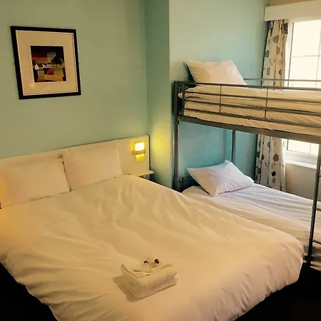 Hotel The Clarence Gardens 4*
