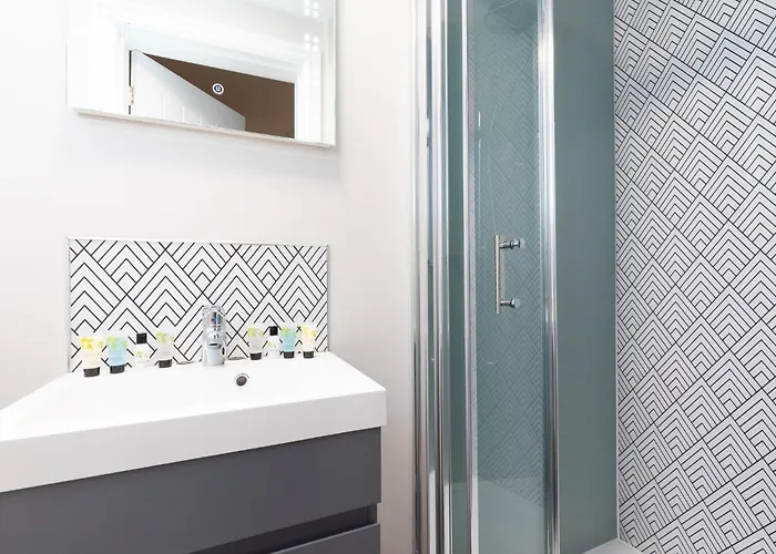 Hotel The Clarence Gardens Hotel, Bw Signature Collection 4*