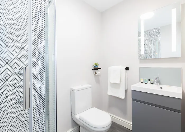 The Clarence Gardens Hotel, Bw Signature Collection