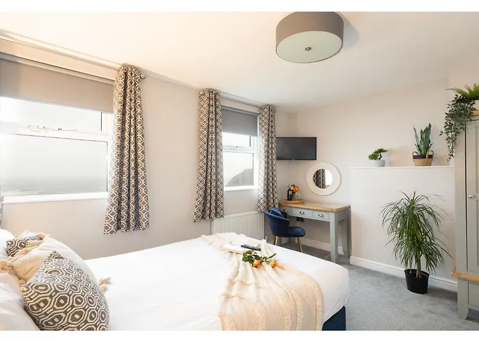 The Clarence Gardens Hotel, Bw Signature Collection 4*