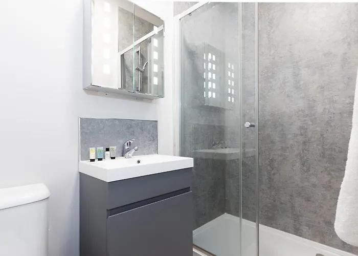 The Clarence Gardens Hotel, Bw Signature Collection