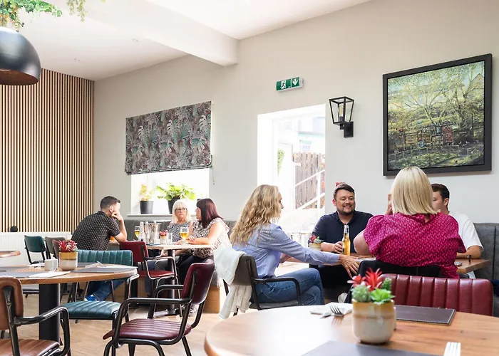 The Clarence Gardens Hotel, Bw Signature Collection Hotel 4*