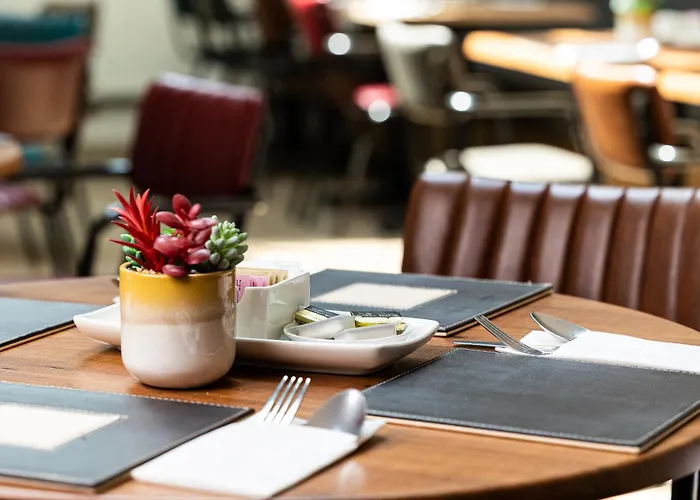 The Clarence Gardens Hotel, Bw Signature Collection