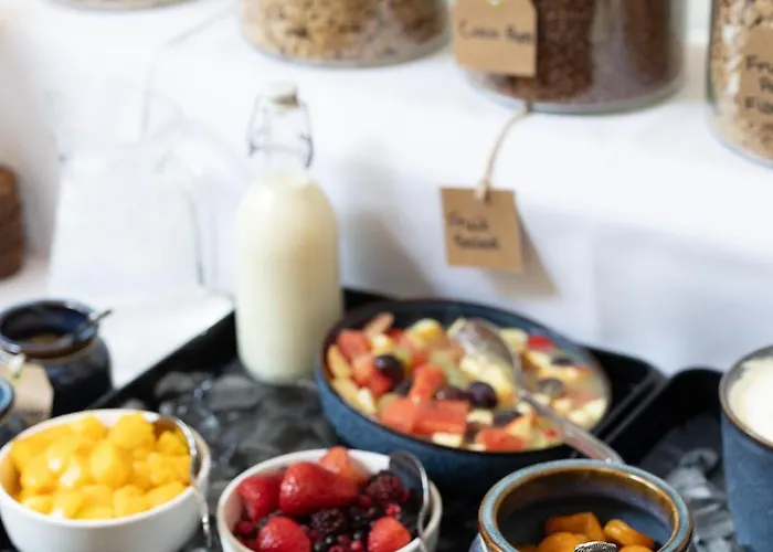 The Clarence Gardens Hotel, Bw Signature Collection Hotel