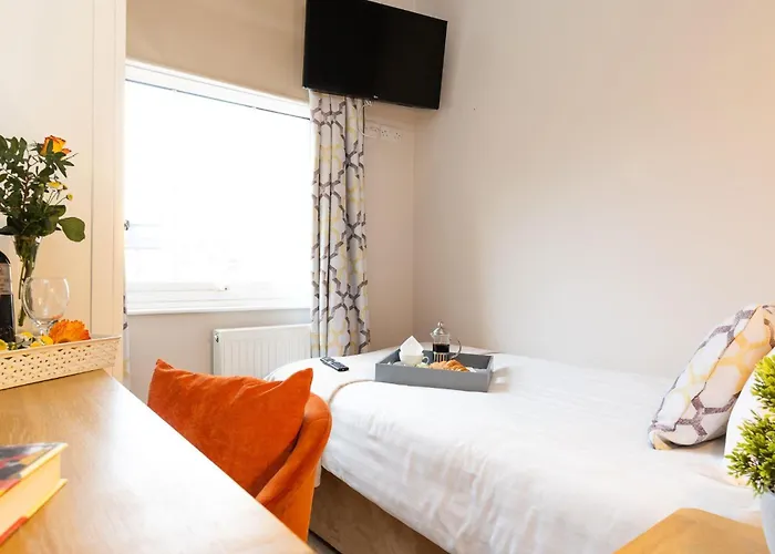 The Clarence Gardens Hotel, Bw Signature Collection 4*