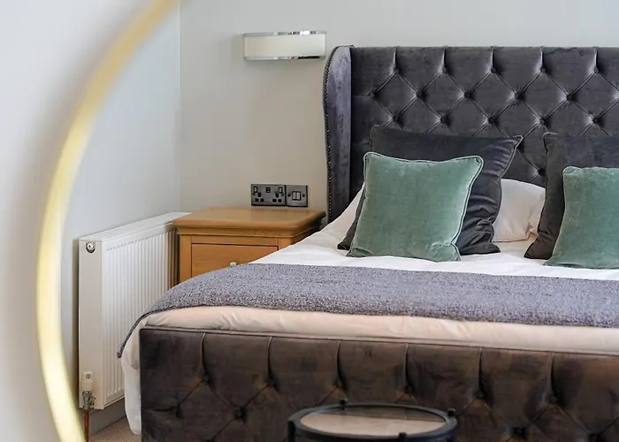 The Clarence Gardens Hotel, Bw Signature Collection 4*