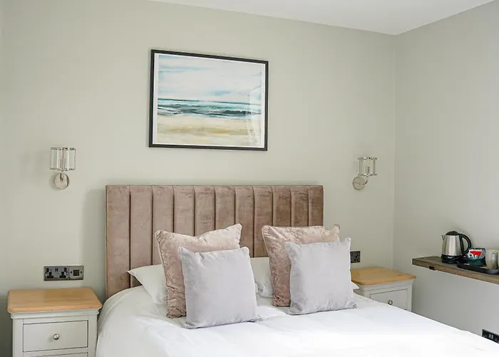 The Clarence Gardens Hotel, Bw Signature Collection Hotel 4*