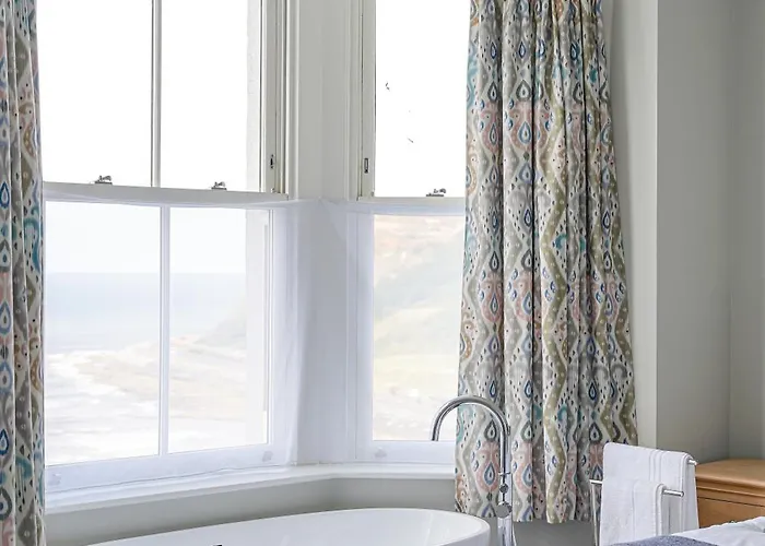 The Clarence Gardens Hotel, Bw Signature Collection