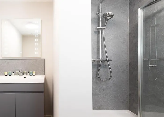 The Clarence Gardens Hotel, Bw Signature Collection 4*