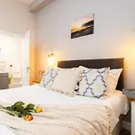 The Clarence Gardens Hotel, Bw Signature Collection