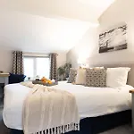 The Clarence Gardens Hotel, Bw Signature Collection Hotel