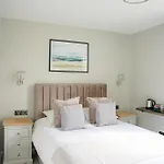 The Clarence Gardens Hotel, Bw Signature Collection Hotel 4*