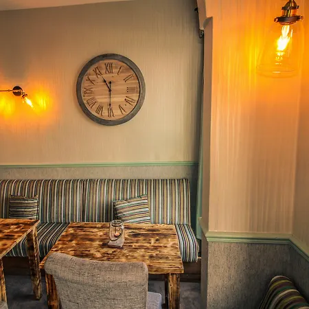 The Clarence Gardens 4*